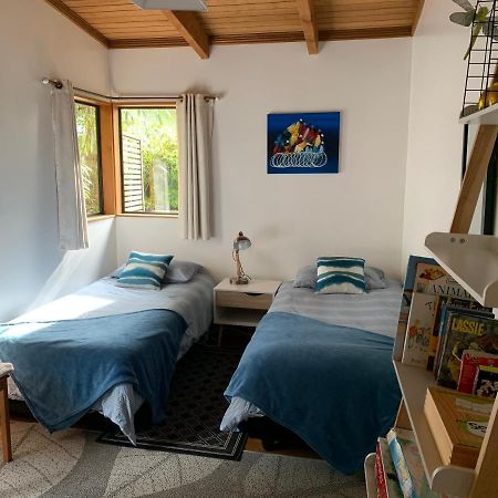 Treetop Hideaway - Taupo Holiday Home Dış mekan fotoğraf