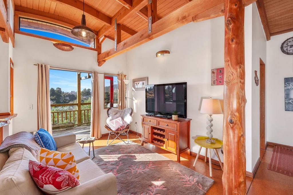 Treetop Hideaway - Taupo Holiday Home Dış mekan fotoğraf