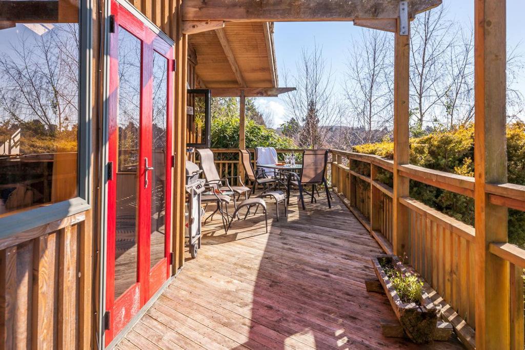 Treetop Hideaway - Taupo Holiday Home Dış mekan fotoğraf