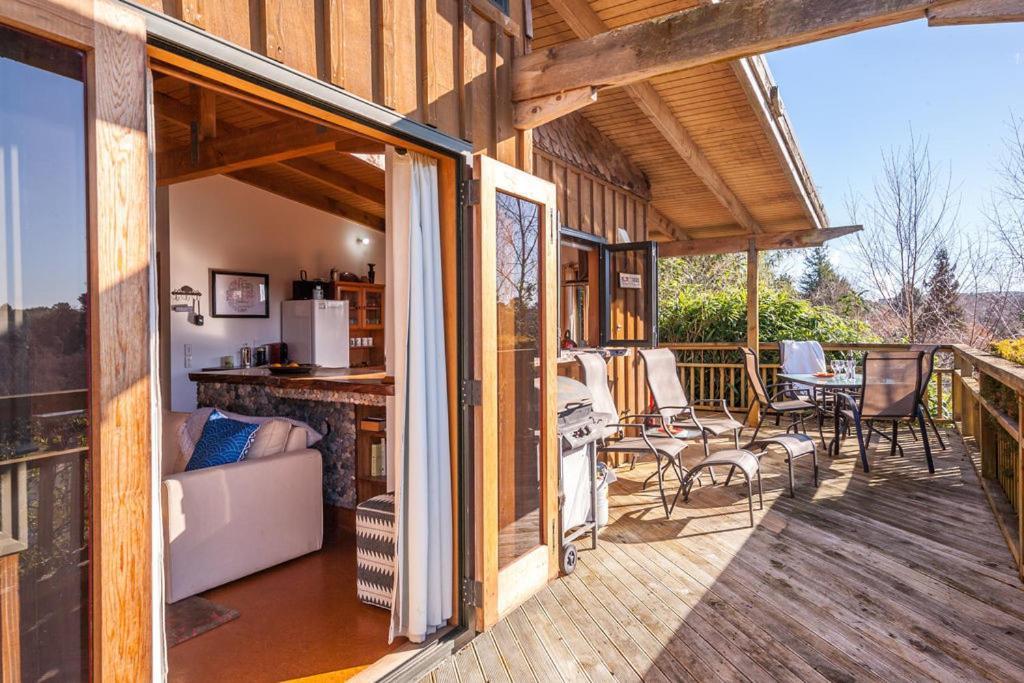Treetop Hideaway - Taupo Holiday Home Dış mekan fotoğraf